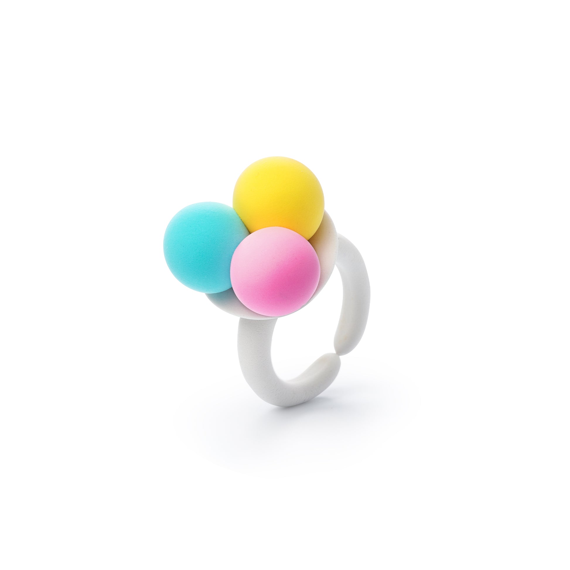 Hey Clay Bijou Rings Snoepjes ijsjesring met drie gekleurde bolletjes op een witte klei-ringband
