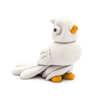 Hey Clay Birds witte duif van boetseerklei met oranje snavel en poten, zijaanzicht detailfoto