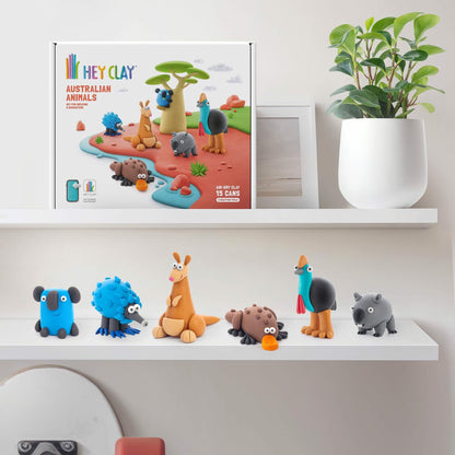 Hey Clay boetseerklei Australian Animals in felle kleuren, op een plank tegen de wand met leuke klei ideeën voor kinderen.