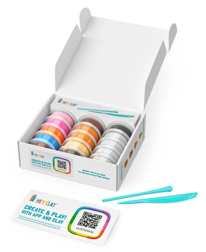 Open verpakking van de Hey Clay Dog Buddies set met boetseerklei, sculpting tools en QR-code voor de app