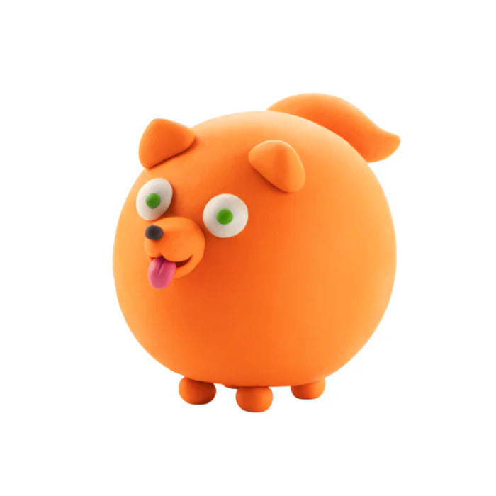 Oranje hondje uit de Hey Clay Dog Story set, grappig rond kleifiguur van boetseerklei om te kleien voor kinderen als speelgoed.