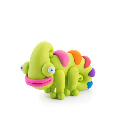 Groene Hey Clay kameleon van boetseerklei met kleurrijke details uit de Exotic Pets-set, creatief speelgoed voor kinderen.