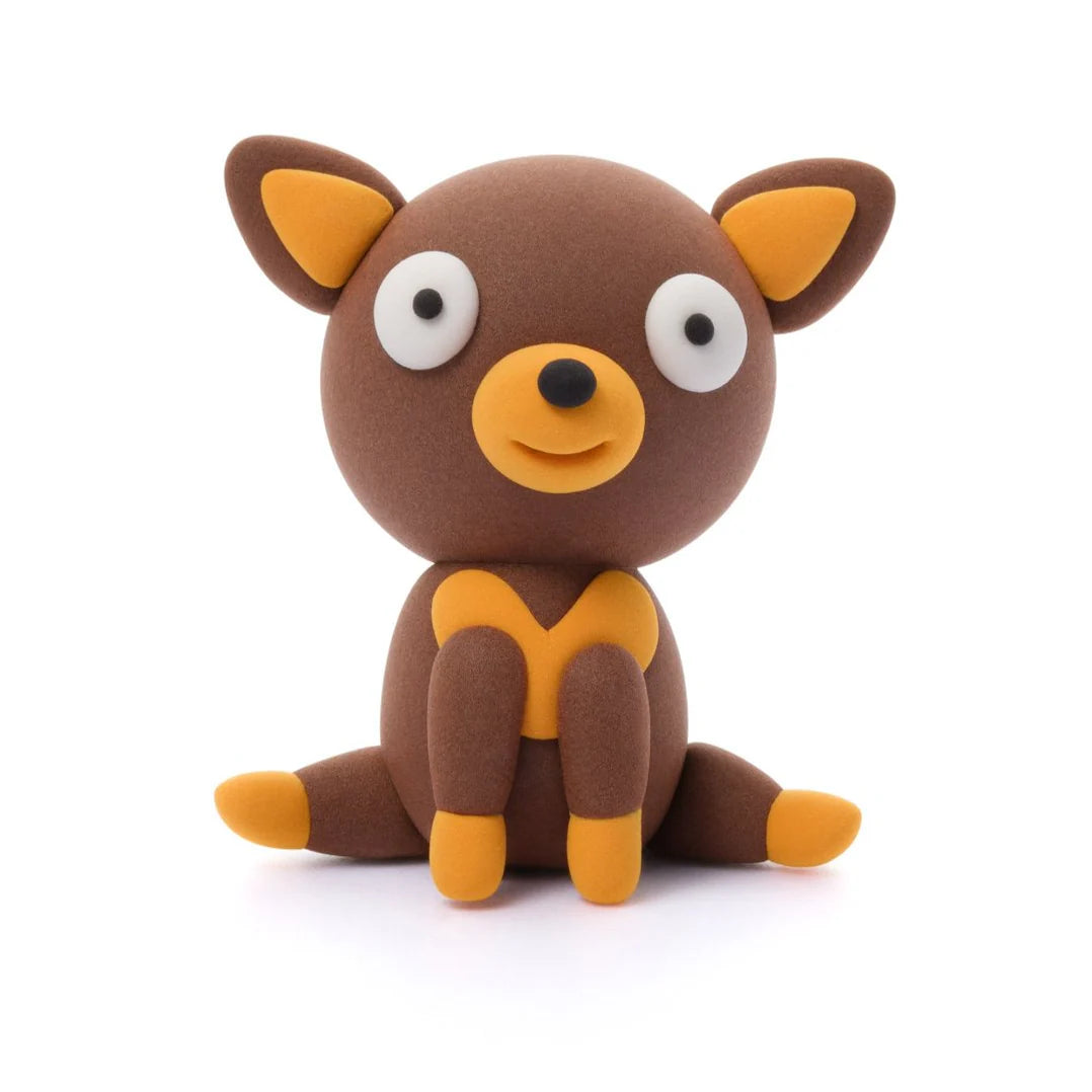 Bruine hond geboetseerd met Hey Clay fluffy pets boetseerklei, ideaal voor kinderen om creatief te kleien.