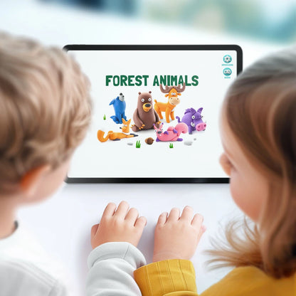 Twee kinderen kleien digitale Hey Clay Forest Animals boetseerklei dierenfiguren op tablet, creatief bezig met klei ideeën.