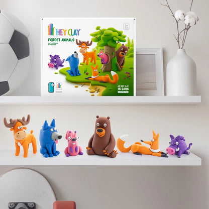 Hey Clay Forest Animals boetseerklei set met doos en kleurrijke dierenfiguren, creatief speelgoed voor kinderen in huis.