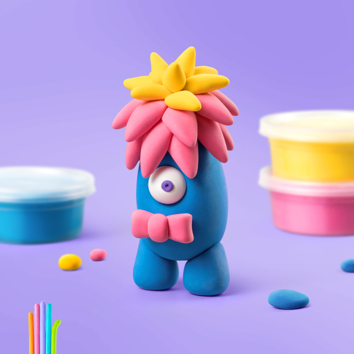Hey Clay Monsters Hipster karakter detailfoto, blauw lichaam met roze en gele haren van boetseerklei