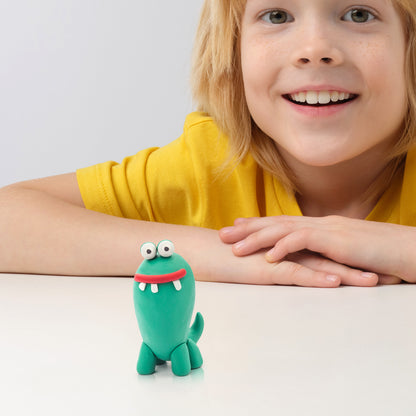 Hey Clay Monsters creatief speelgoed, kind met groen monster karakter, leuk kleien voor kinderen