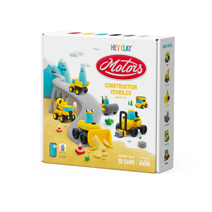 Voorzijde Hey Clay klei set in doos met 12 potjes en accessoires voor het maken van bouwvoertuigen, ideaal voor creatief spel.