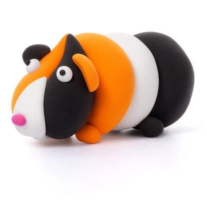 Hey Clay oranje cavia met zwart-wit details gemaakt van boetseerklei, fluffy pets huisdieren figuur