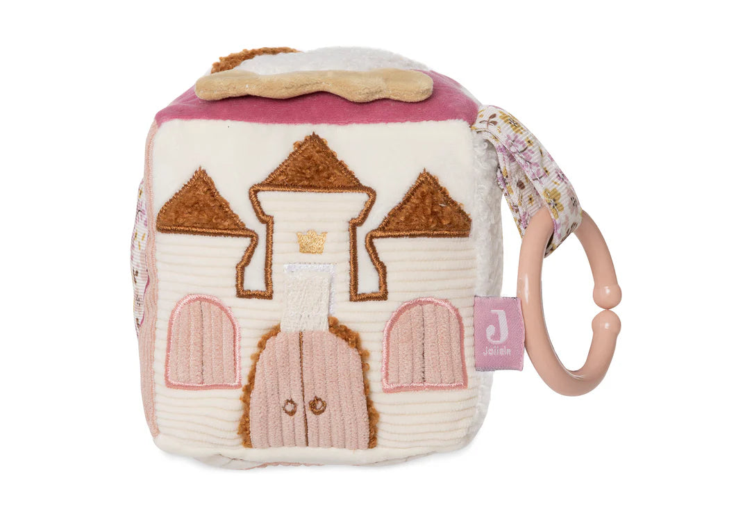 Voorzijde van Jollein activiteitenkubus Flower Fairies met zacht kasteelontwerp en handige haak, perfect baby speelgoed.