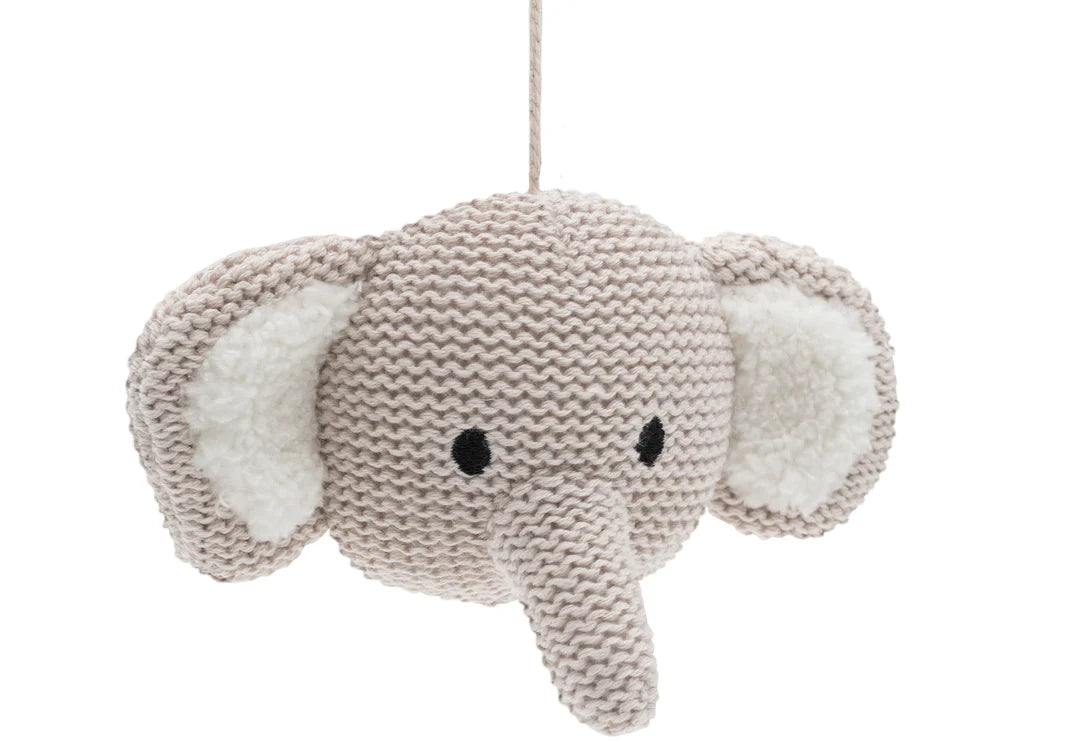 Gebreide olifantenkop van Jollein Baby Mobiel Animals in beige met witte oren, zacht sensorisch speelgoed voor baby’s.