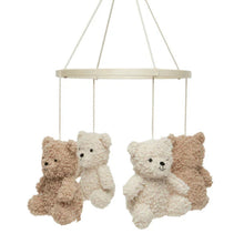 productfoto van een Jollein baby mobiel, ook boxmobiel genoemd, met zachte teddybeer knuffels en houten ring.
