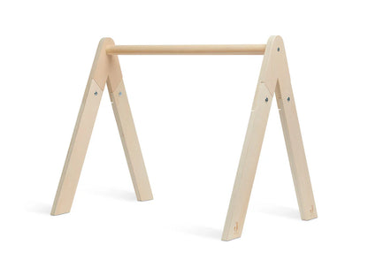 Detail van de naturel houten Jollein babygym, stevig baby speelgoed en perfect als stijlvol kraamcadeau.