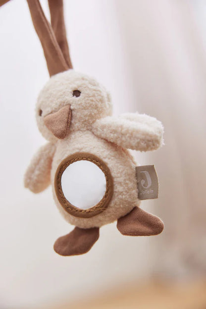 Close-up van zacht eendje met spiegel uit Spring Garden collectie van Jollein, lief baby speeltje.