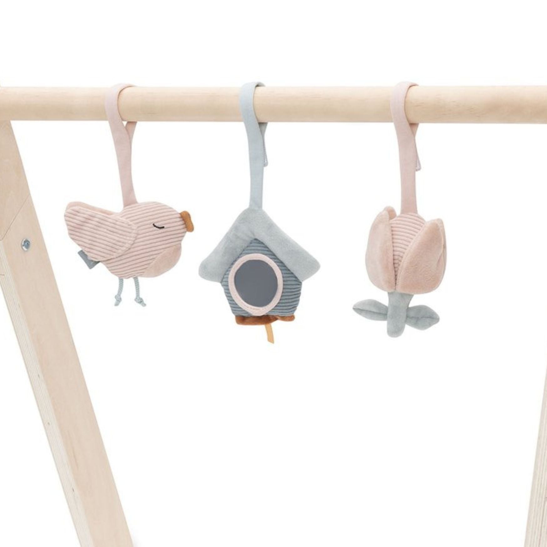 Set van drie Lovely Birds speeltjes van Jollein aan houten babygym, ideaal als kraamcadeau voor de babygym