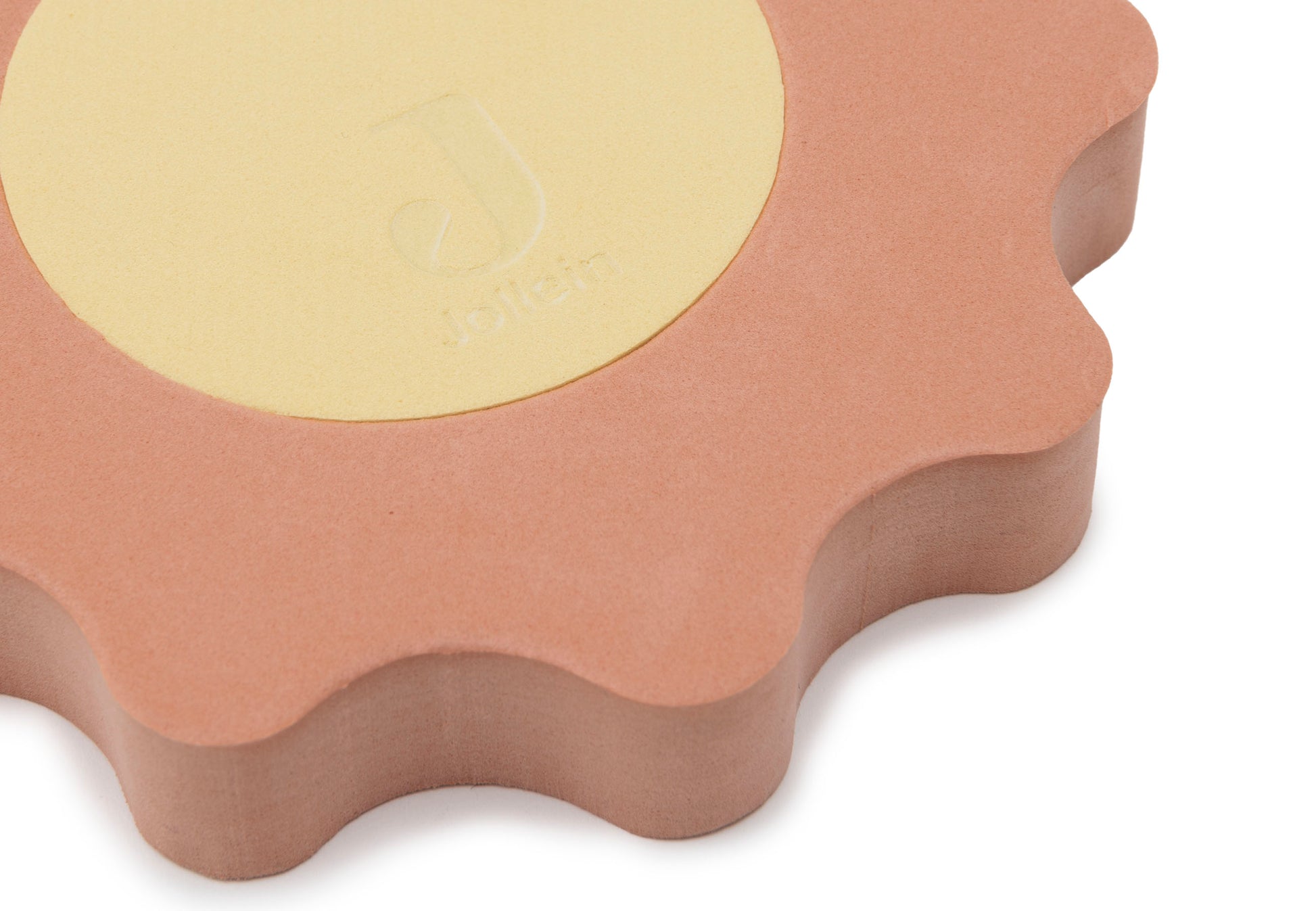 Jollein badpuzzel Foam Kangaroots detail foto met Jollein logo op zachte roze foam puzzelstuk