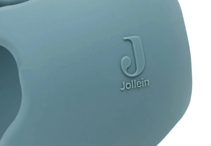 Close-up van het Jollein logo op de siliconen bijtring bal in Sea Green, flexibel baby speelgoed.