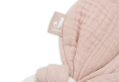 Detail van label aan zachte oren van Jollein Bijtring Bunny Ears in Storm Grey, praktisch als baby speelgoed.