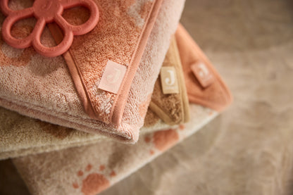Jollein bijtring coral rose met zachte handdoeken, stijlvolle combinatie baby speelgoed