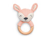 Gehaakte Jollein Bijtring Deer in Pale Pink met houten ring, ideaal als baby speelgoed of kraamcadeau.