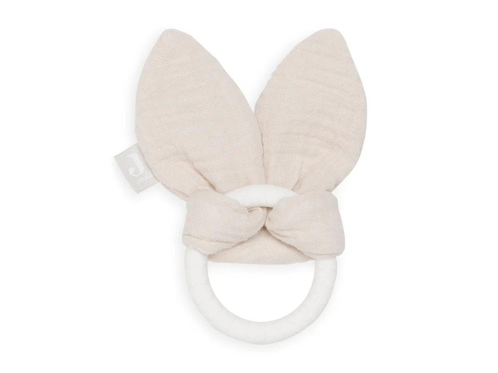 Jollein Bijtring Siliconen Bunny Ears in zachte kleur Nougat met witte ring, ideaal als baby speelgoed.