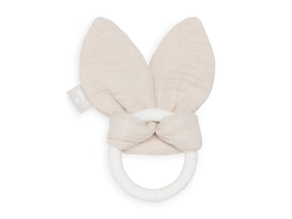 Jollein Bijtring Siliconen Bunny Ears in zachte kleur Nougat met witte ring, ideaal als baby speelgoed.