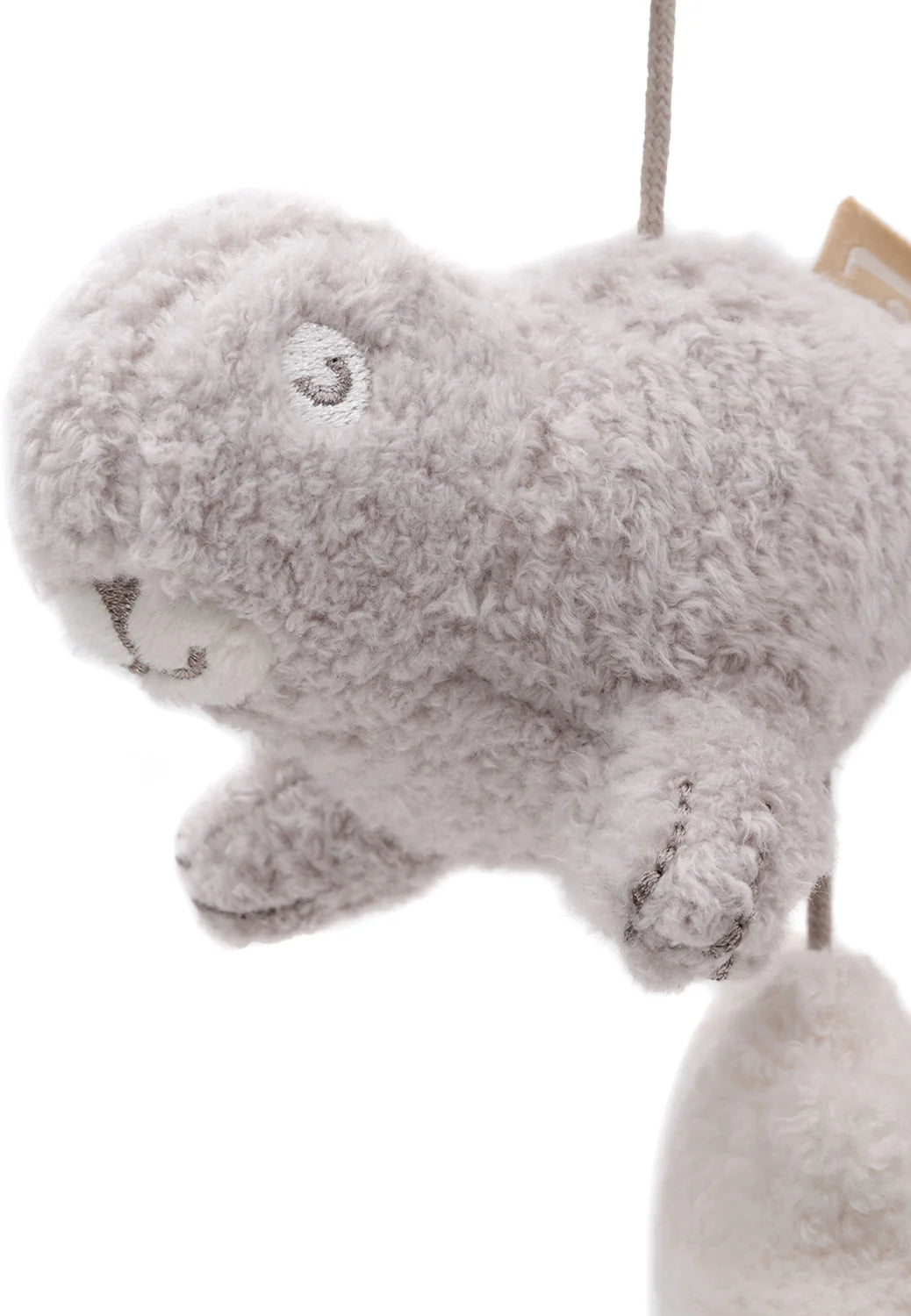 Close-up van het zeehondje aan de Jollein Boxmobiel Deepsea, als educatief speelgoed voor jonge baby’s.