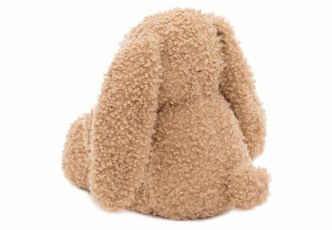 Achterzijde van de Jollein Knuffel Bunny in biscuit met hangoren en zacht staartje als dikke knuffel voor baby’s.