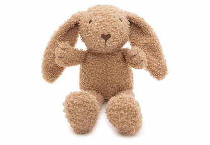 Zittende Jollein Knuffel Bunny in biscuitkleur met lange oren als schattig baby speelgoed of kraamcadeau.