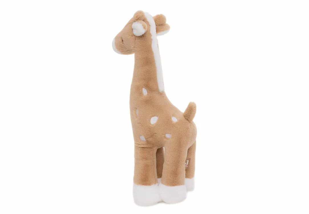 Zijaanzicht van Jollein knuffel giraffe in biscuitkleur, zachte pluche speelgoedknuffel voor baby’s en peuters.