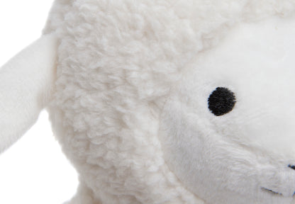 Jollein knuffel lamb close-up gezicht, zwart geborduurde oogjes op wit sensorisch speelgoed