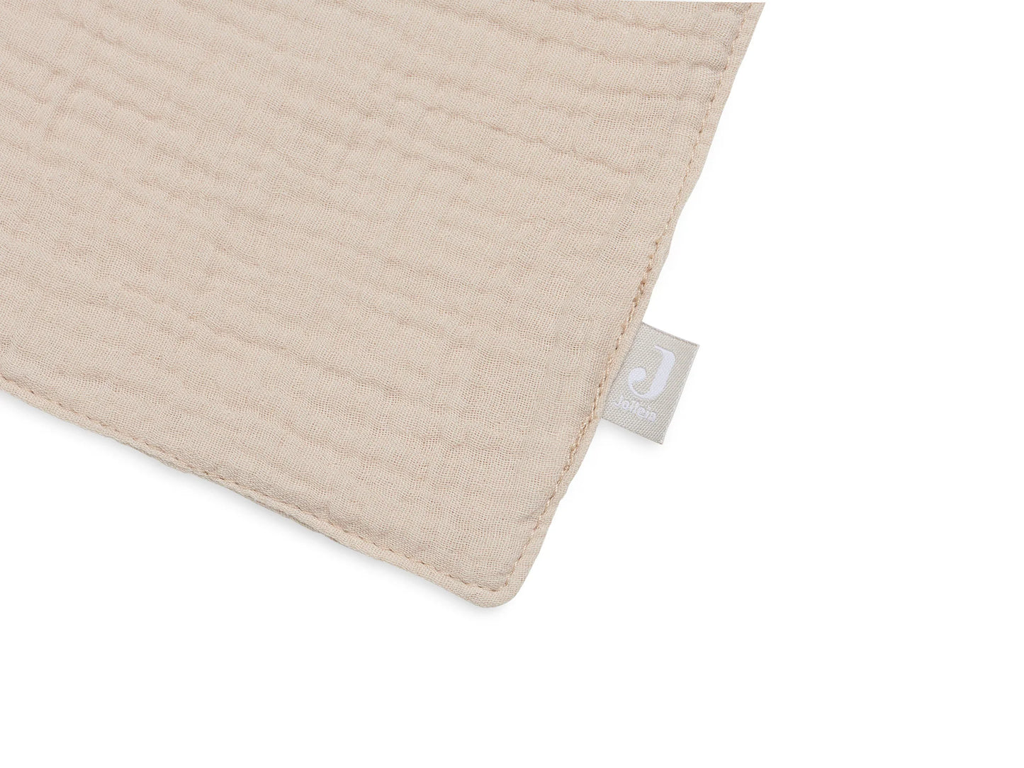 Detail Jollein Speendoekje Bunny Ears in kleur nougat, zacht knuffeldoekje van katoen met merklabel zichtbaar.