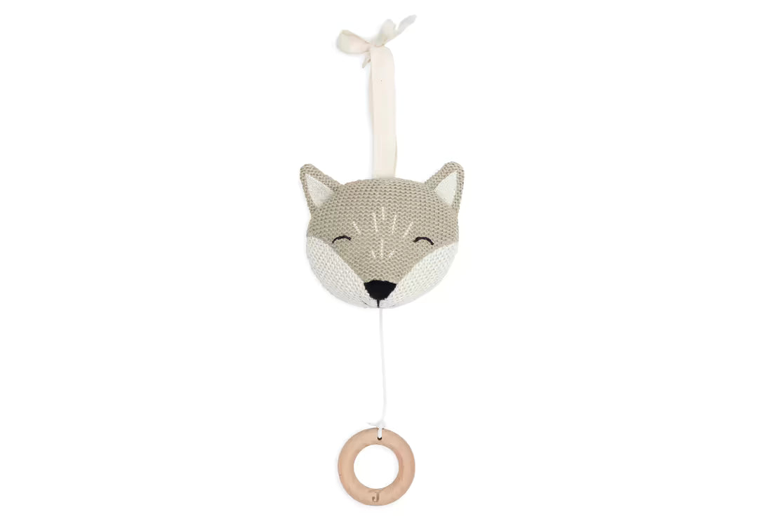 Jollein Muziekdoosje Fox in beige breiwerk met houten ring, een schattig muziekdoosje baby en origineel kraamcadeau.