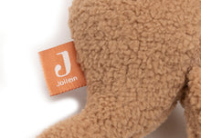 Detailfoto Jollein Muziekdoosje Kangaroots met oranje Jollein-label op zacht teddy materiaal