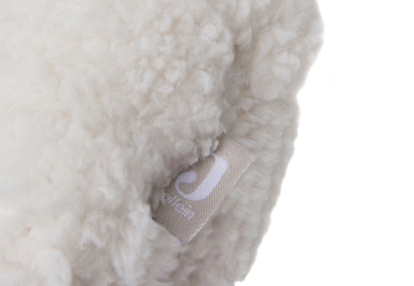 Detailfoto Jollein label op muziekdoosje baby lammetje, hoogwaardig sensorisch speelgoed babyuitzet