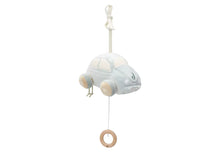 Hero-afbeelding van Jollein Muziekdoosje On The Go in auto design met houten ring, perfect als baby cadeau.