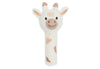 Gehaakte Jollein rammelaar Giraffe in wit en bruin, perfect als baby speelgoed of kraamcadeau.