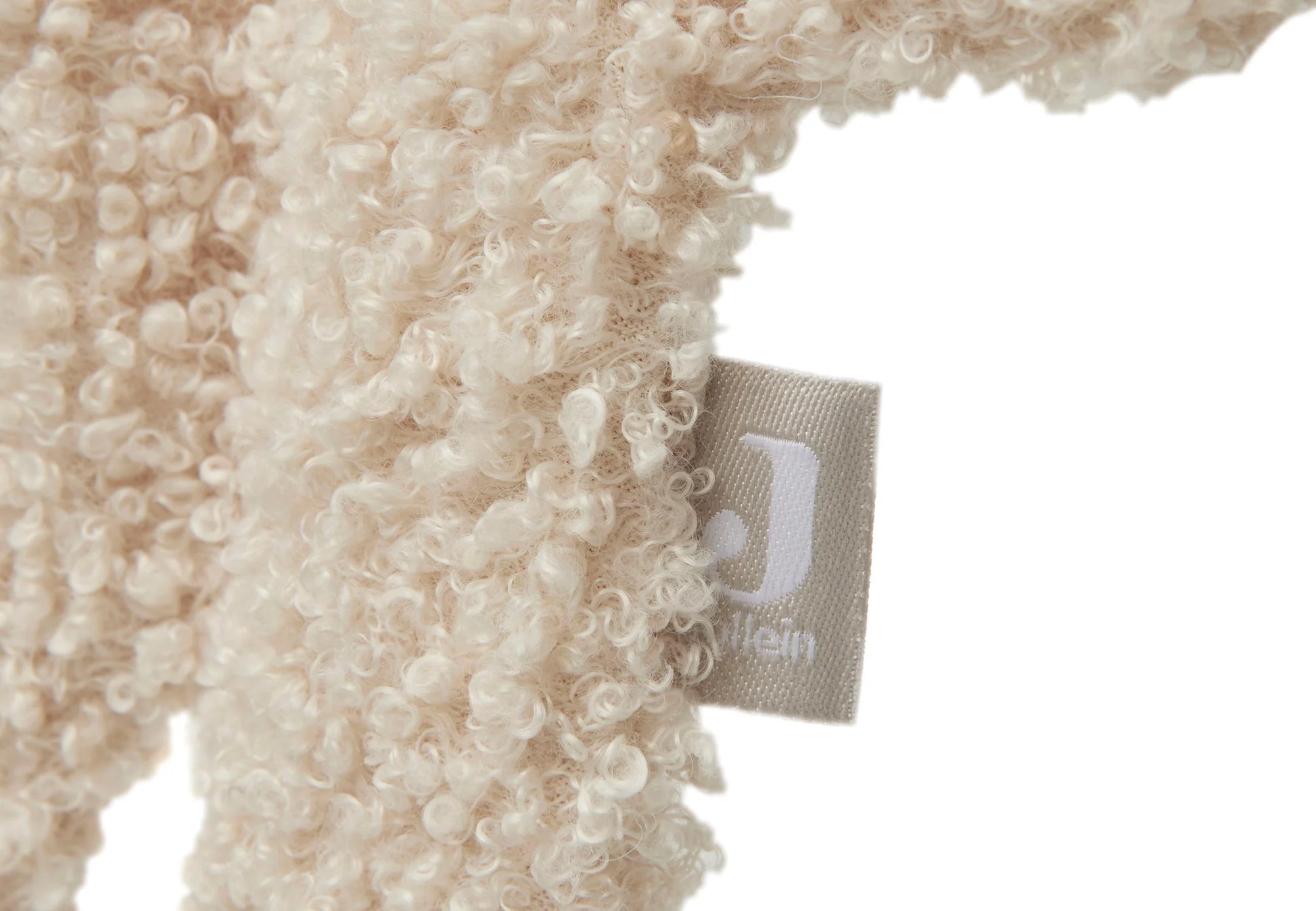 Detail van het label op het Jollein Speendoekje Teddy Bear in Naturel van zachte teddy stof, perfect als speenknuffel.