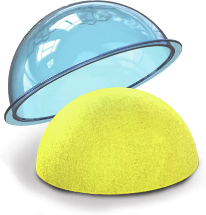 Gele koepel Kinetisch zand met blauwe transparante bolmal, toont gladde structuur; ideaal sensorisch speelgoed detail.