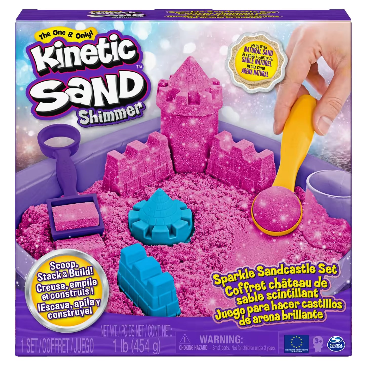 Voorkant van Kinetic Sand Sparkle Sandcastle Set met roze glinsterend kinetisch zand voor creatieve kinderen.