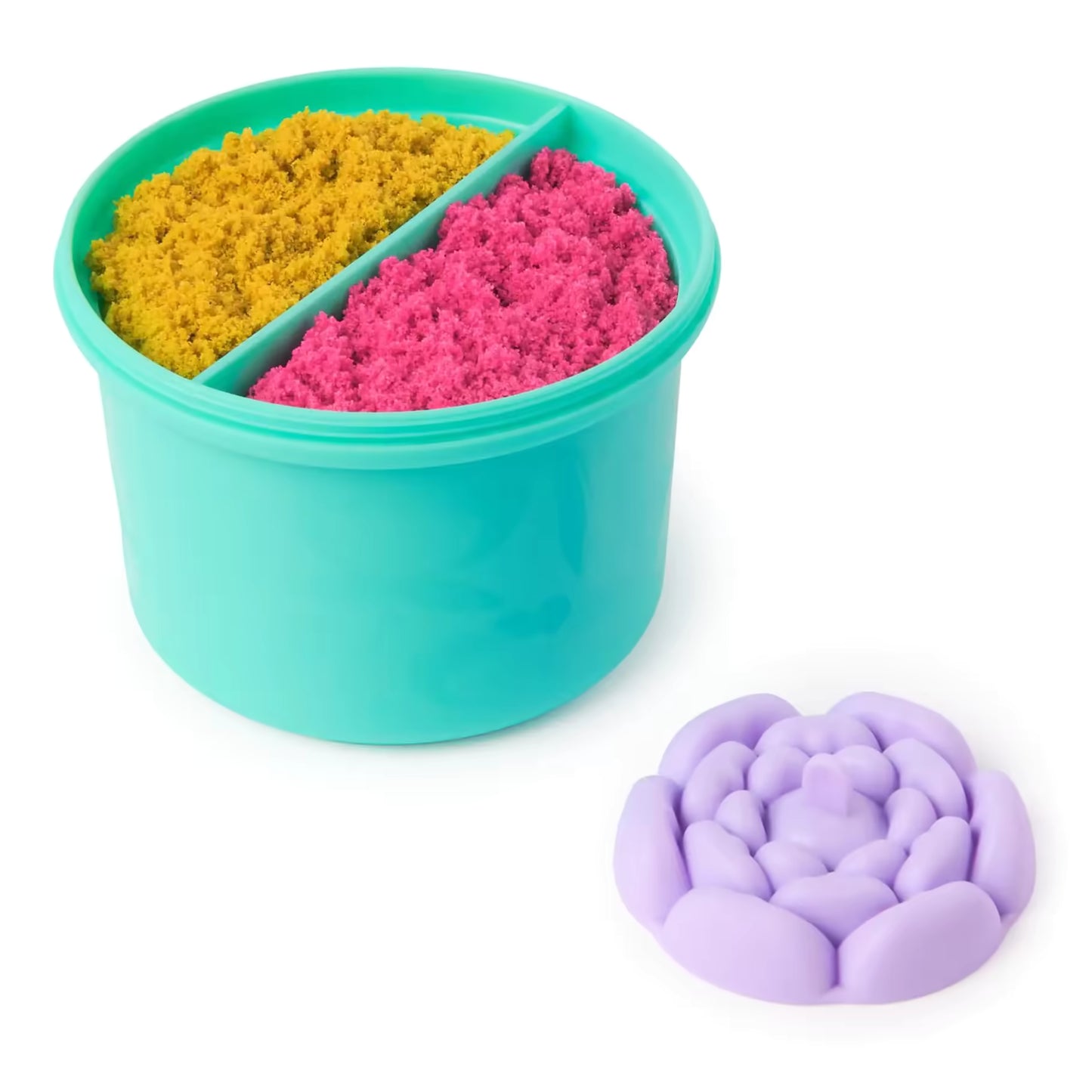 Gele en roze kinetisch zand vormen gemaakt met mal, onderdeel van Kinetic Sand Squish Blossom educatief speelgoed.