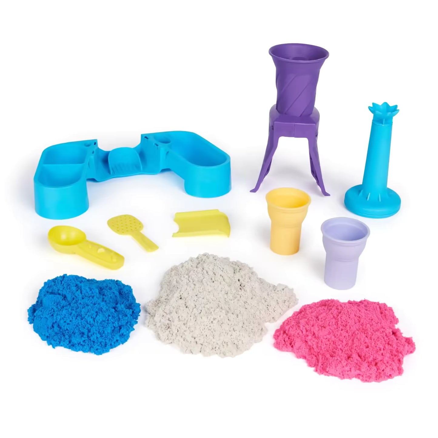 Alle onderdelen van de Kinetic Sand Soft Serve Station met drie kleuren kinetisch zand, kindvriendelijk en veilig.