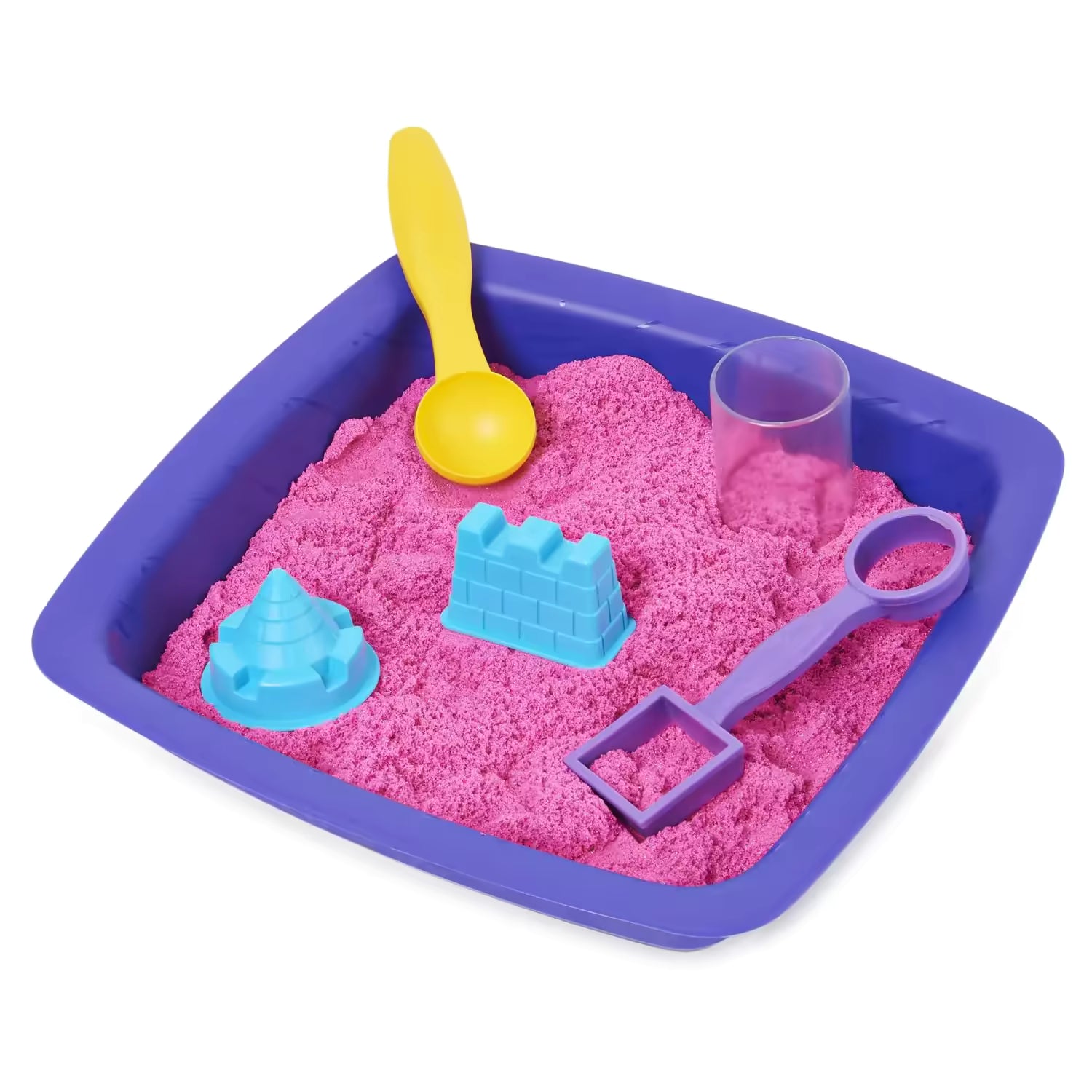 Bovenaanzicht van kinetisch zand speelset met roze zand, blauwe mallen en kindvriendelijke accessoires.