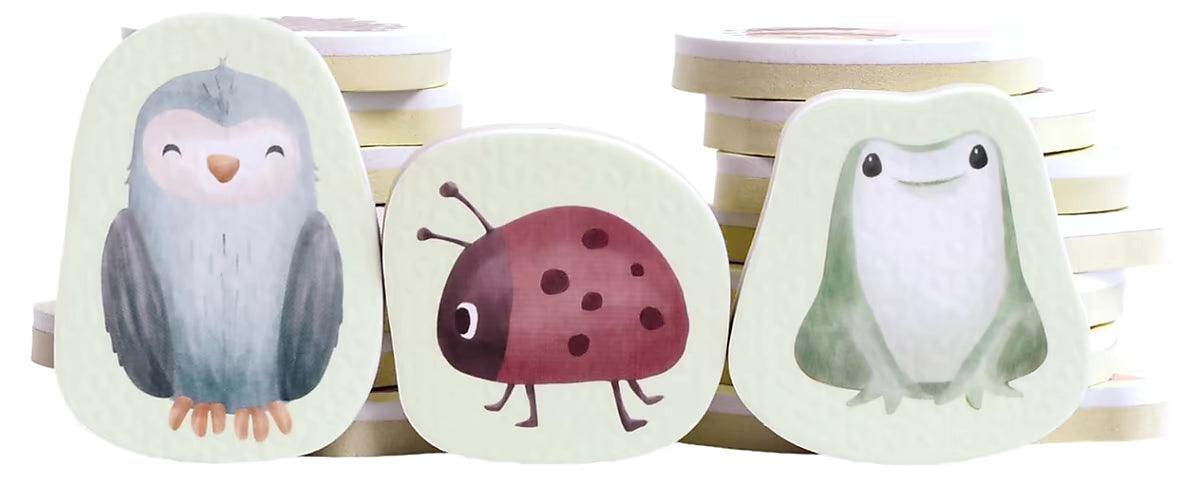 Little Dutch Bad Foam Figuren Forest Friends close-up met uil, lieveheersbeestje en kikker als vrolijk bad speelgoed.