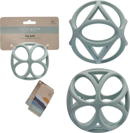 Setfoto van Little Dutch Grijpbal blauw, ideaal babyuitzet item en kraamcadeau voor pasgeborenen en jonge baby’s.