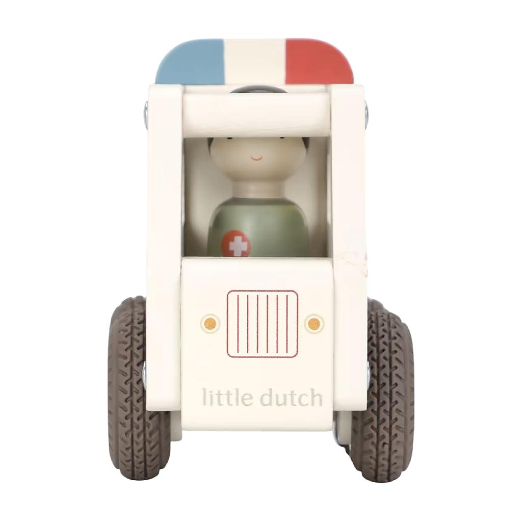 Voorkant van Little Dutch houten ambulance met peg doll bestuurder, houten speelgoed voor kinderen.