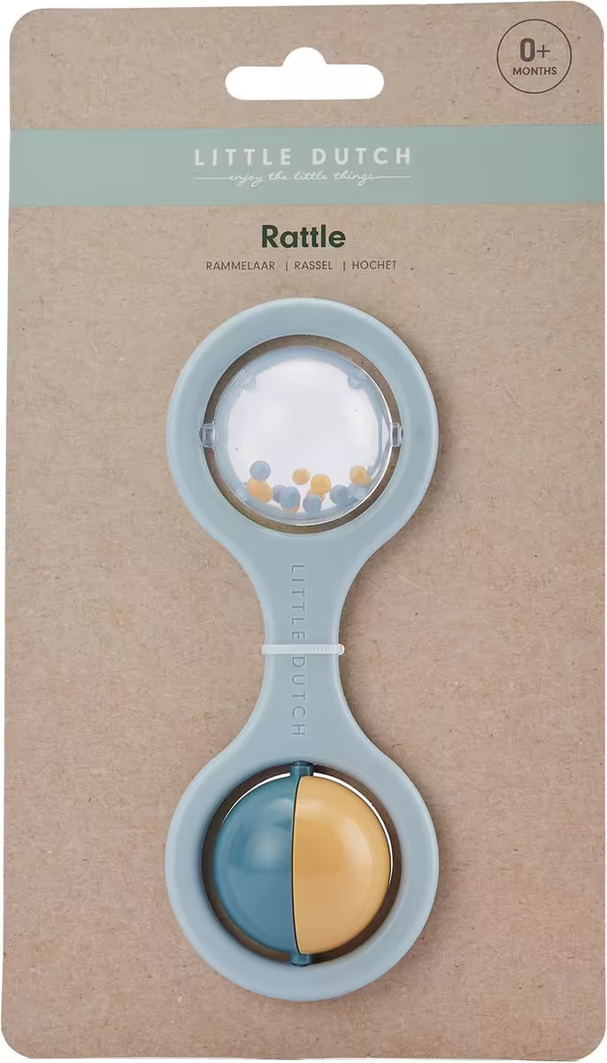 Little Dutch Rammelaar blauw op kartonnen verpakking, ideaal baby cadeau of kraamcadeau vanaf 0 maanden.