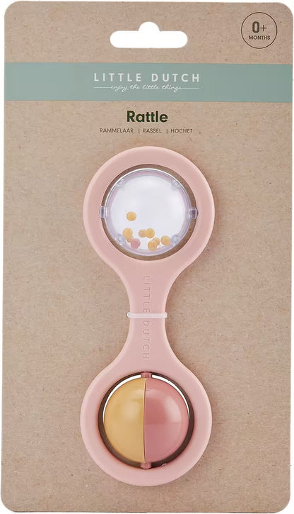 Little Dutch Rammelaar in roze met verpakking, ideaal kraamcadeau en educatief speelgoed voor baby’s.