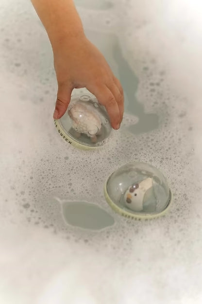 Little Dutch Roterende Ballen Farm speelgoed met kip en schaap drijvend in bad, ideaal speelgoed voor in bad.