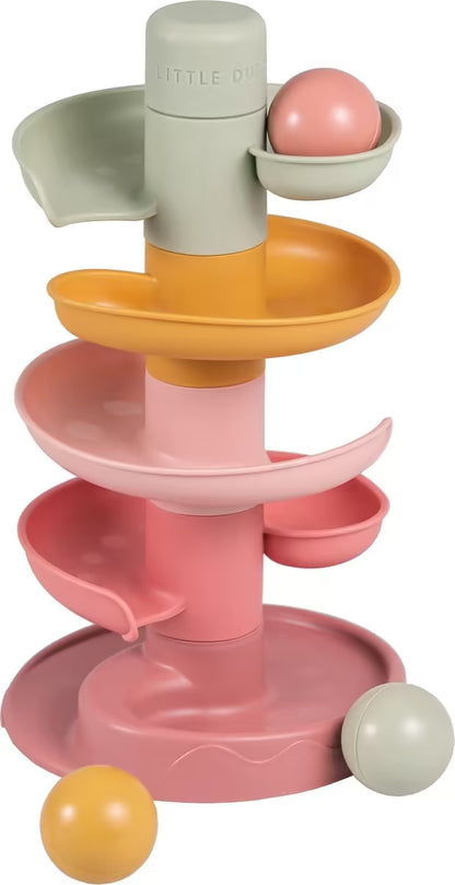 Detailfoto van de Little Dutch Spiraaltoren Roze, sensorisch speelgoed met kleurrijke banen en speelballen.